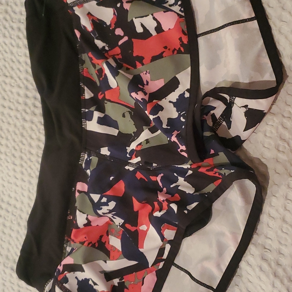 Lululemon 2 1/2" Speed Up Mid-rise Shorts Size 8